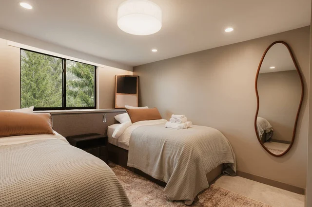 Bedroom 1 image 1