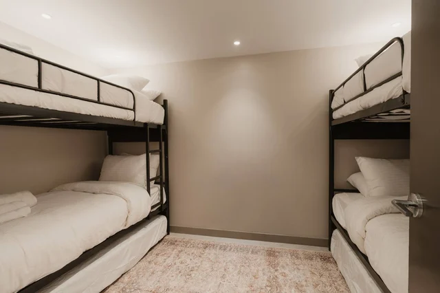 Bedroom 5 image 1