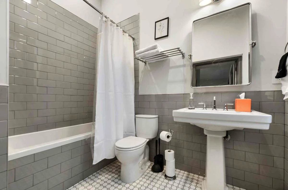 Apartment in Pittsburgh property photo 2