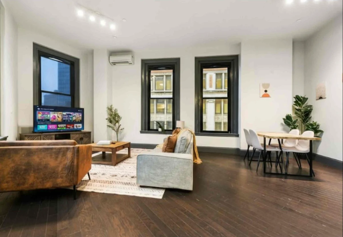 Apartment in Pittsburgh property photo 3