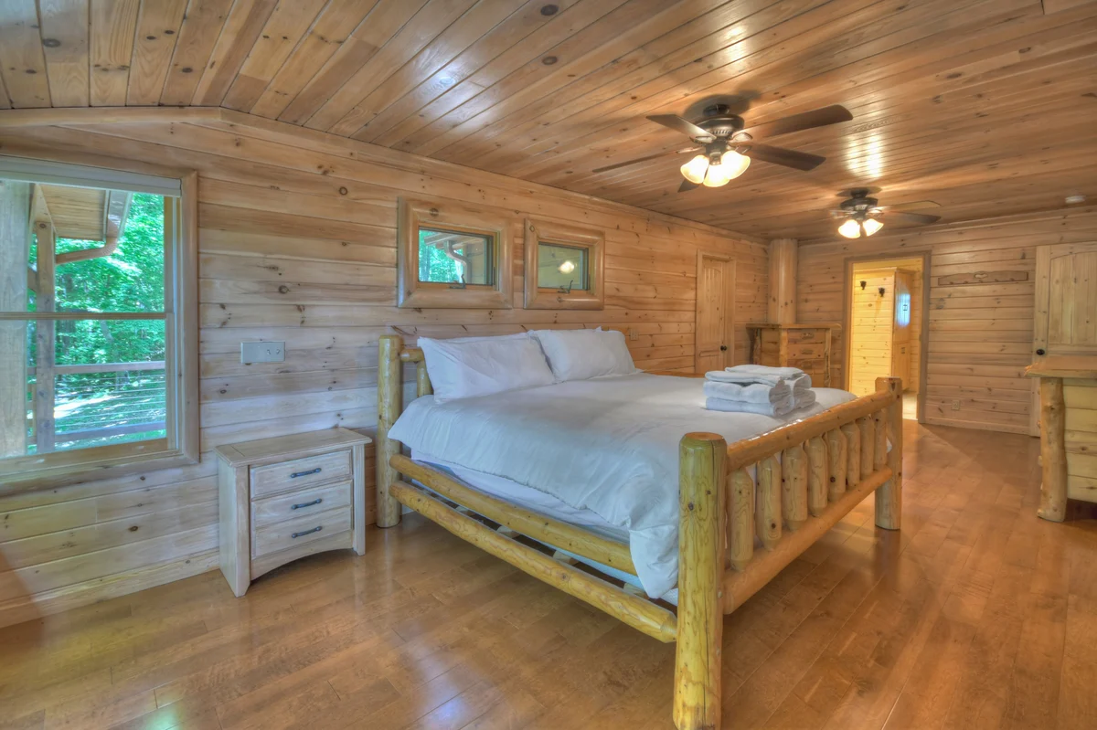 Bedroom 1 image 1
