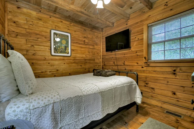 Bedroom 1 image 1