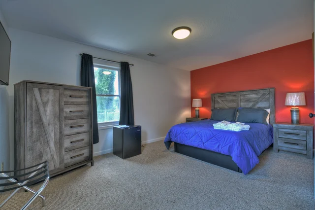 Bedroom 6 image 1