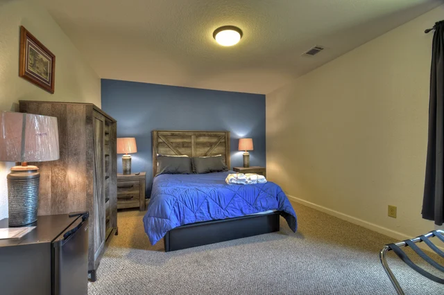 Bedroom 5 image 1