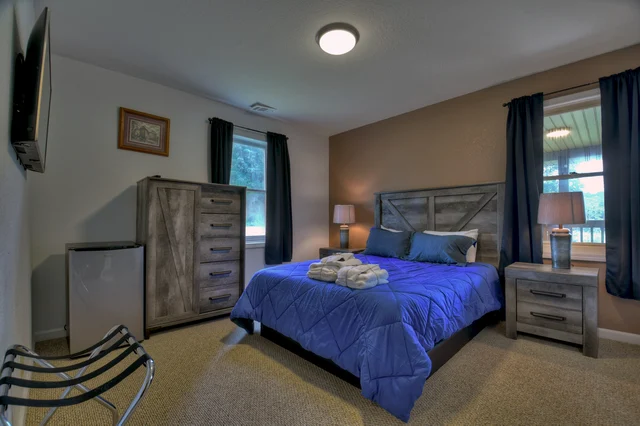 Bedroom 3 image 1