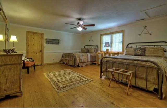Bedroom 3 image 1