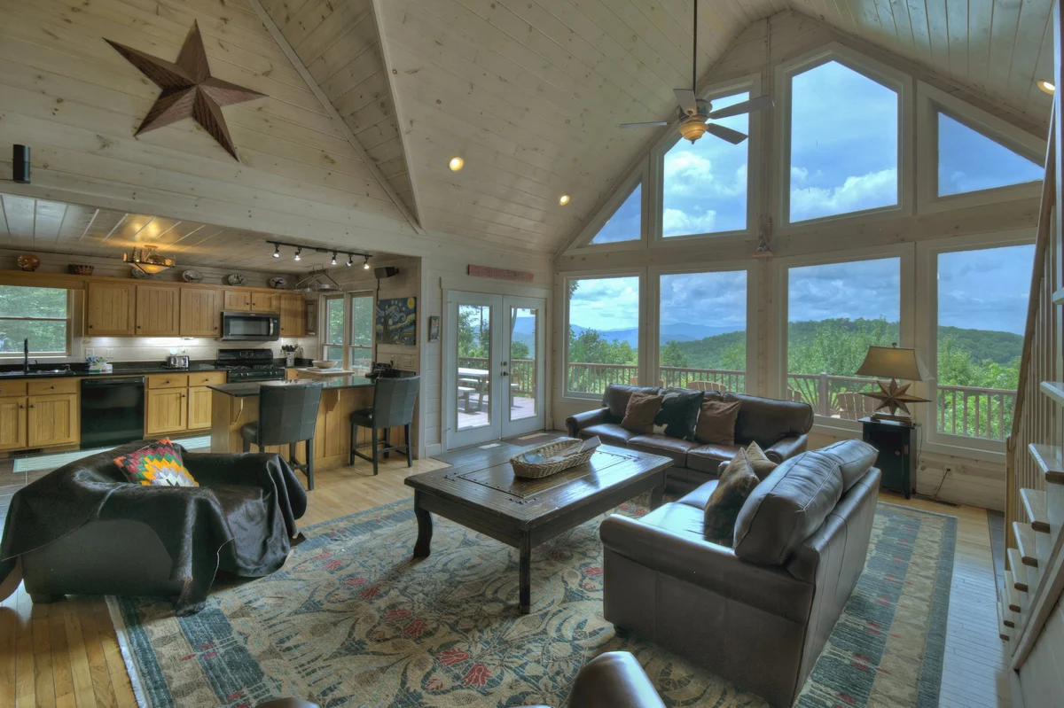 Champagne Chalet- MTN Views, Hot Tub, Secluded property photo 4