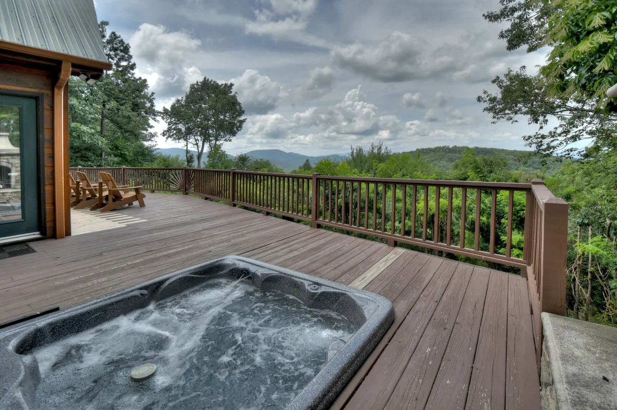 Champagne Chalet- MTN Views, Hot Tub, Secluded property photo 3