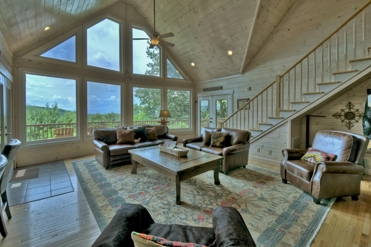 Champagne Chalet- MTN Views, Hot Tub, Secluded property photo 5