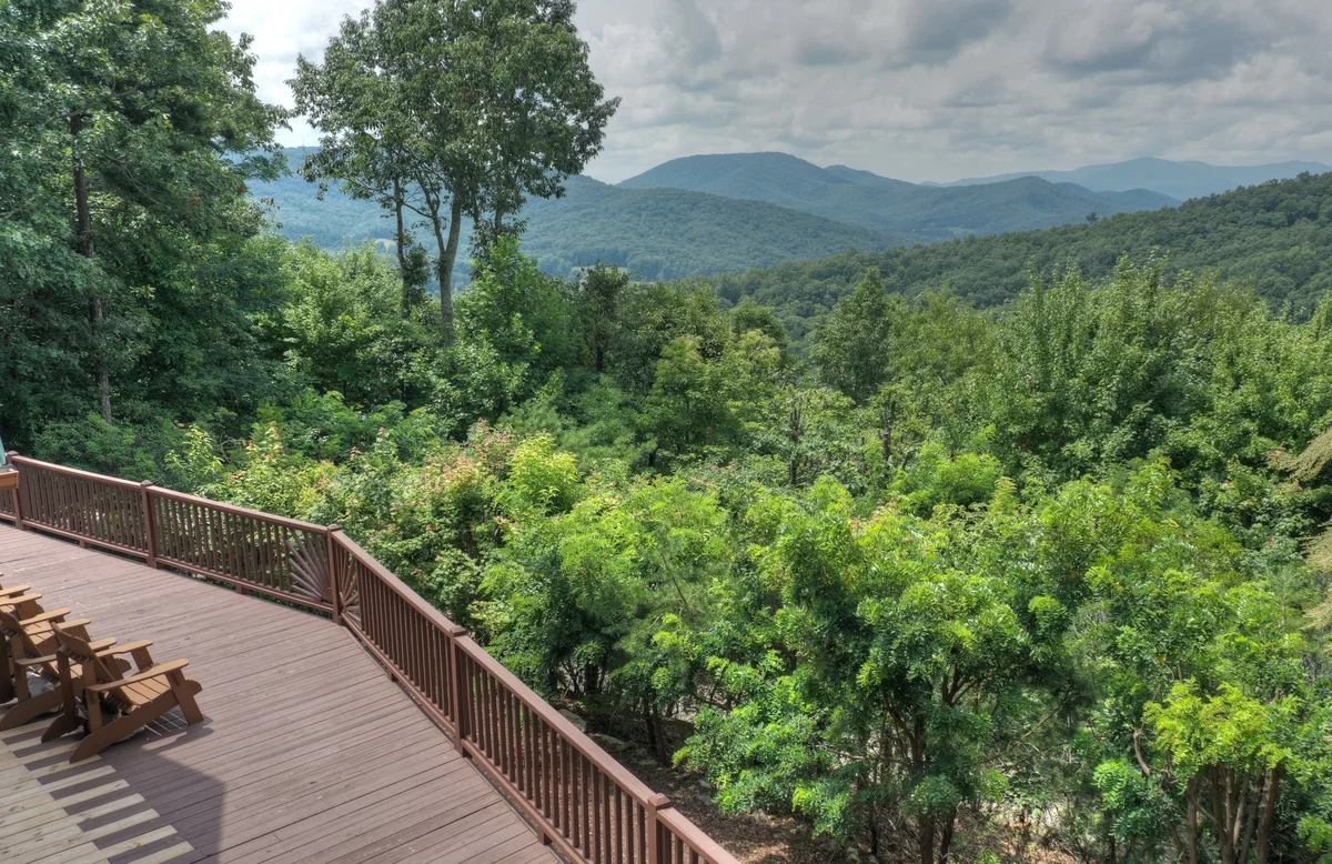 Champagne Chalet- MTN Views, Hot Tub, Secluded property photo 2