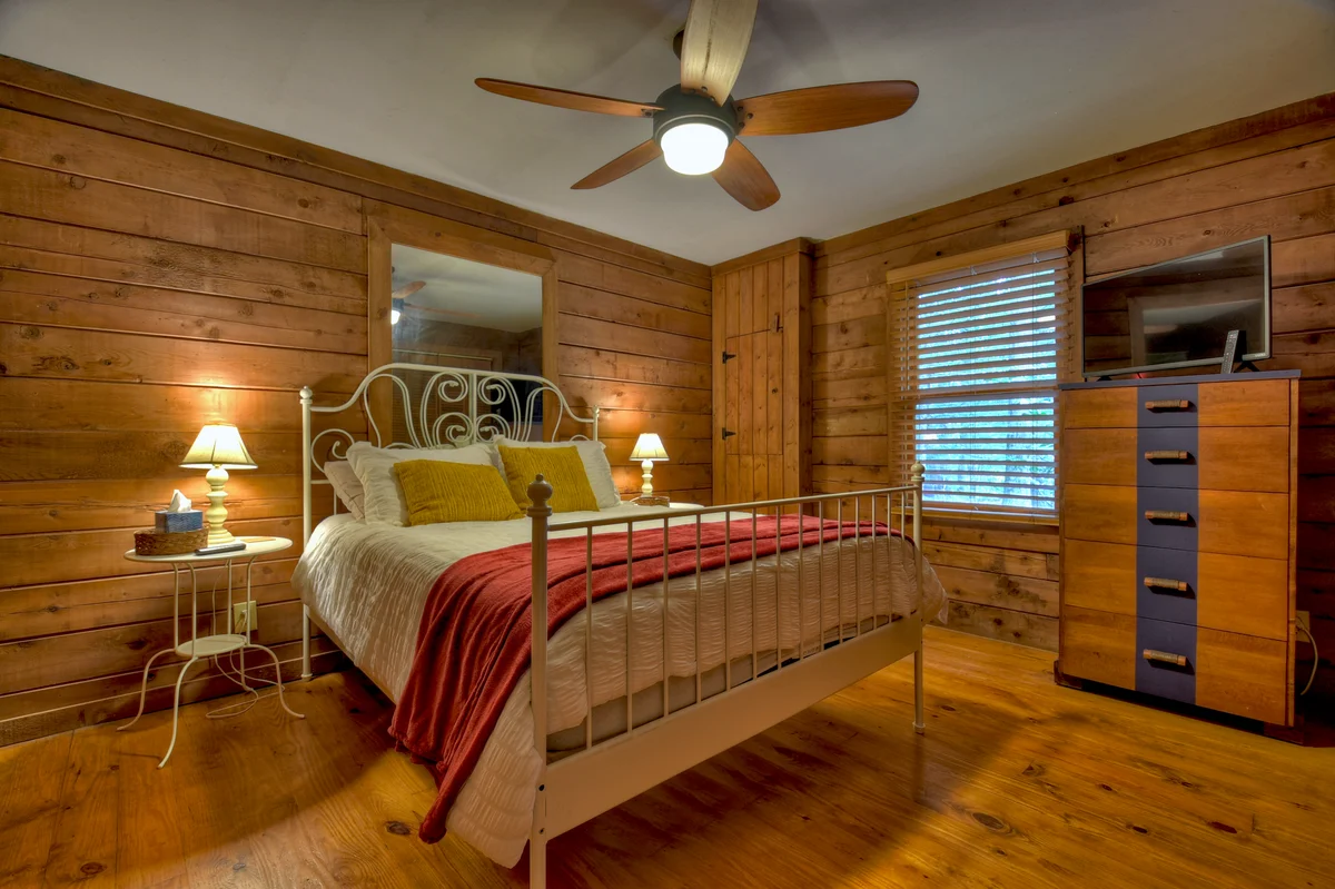 Bedroom 1 image 1