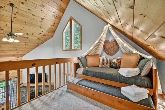 Bunk Bedroom image 1