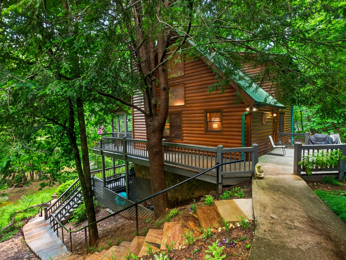 Wild Water Lodge-Hot Tub, Fish From Cabin, PoolTable property photo 4