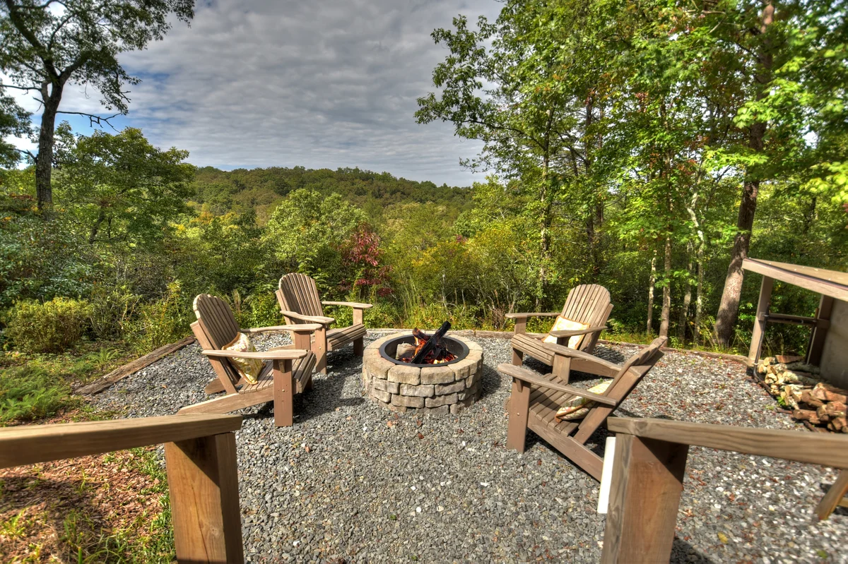 Blueberry Hill- Fire Pit, MTN Views, Grill property photo 4