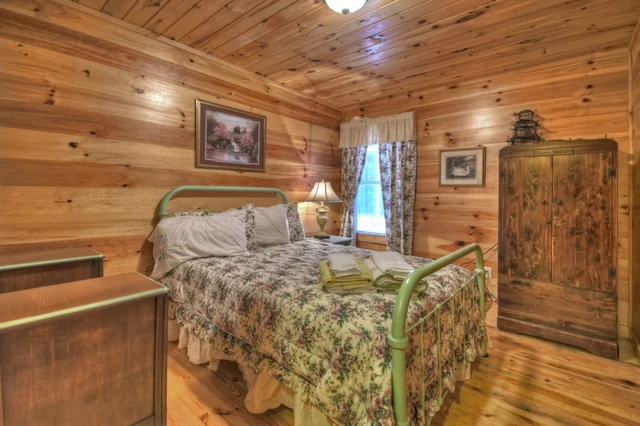 Bedroom 3 image 1