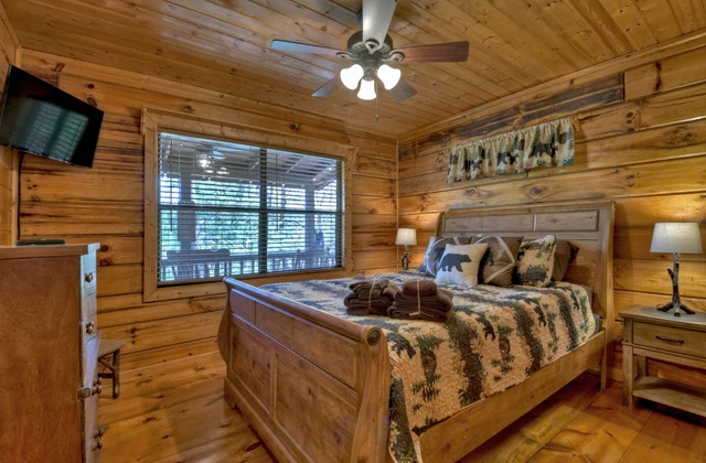 Bedroom 1 image 1