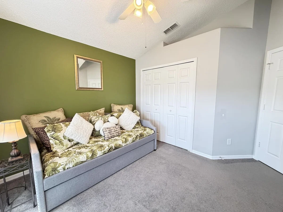 Bedroom 4 image 1