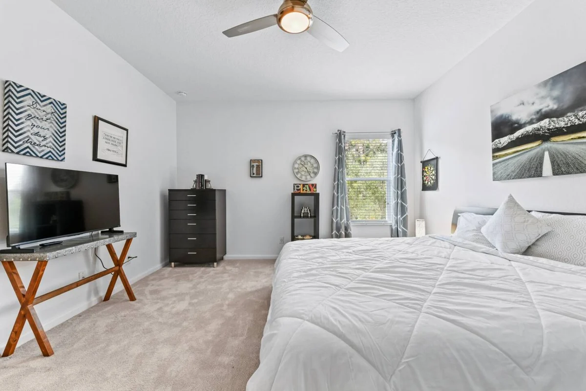 Bedroom 3 image 1