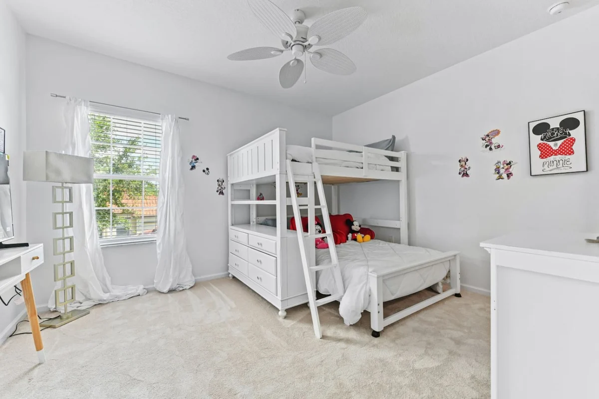 Bedroom 5 image 1