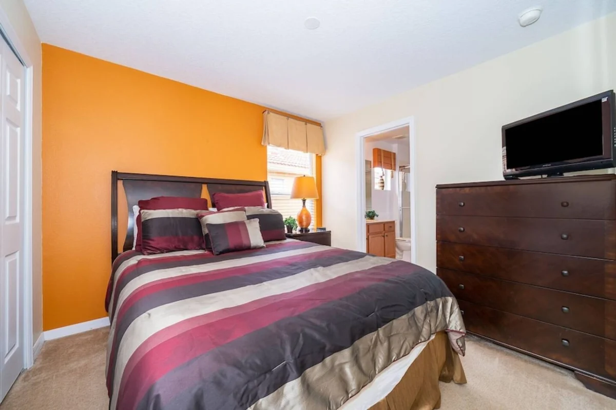 Bedroom 1 image 1