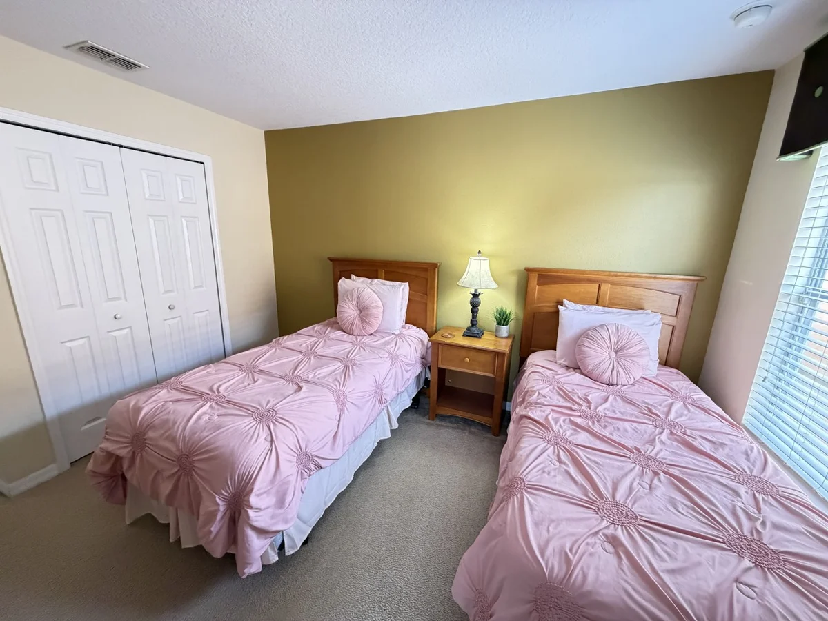 Bedroom 2 image 1