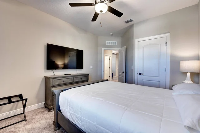 Bedroom 3 image 1