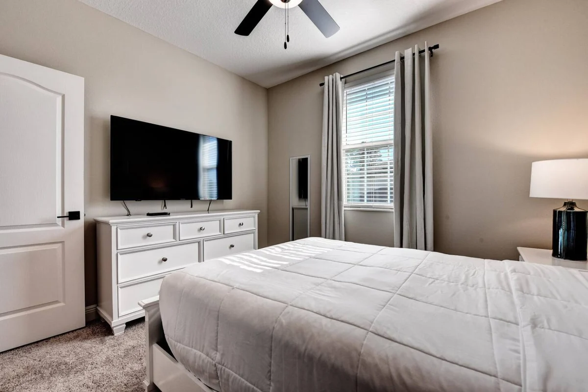 Bedroom 4 image 1