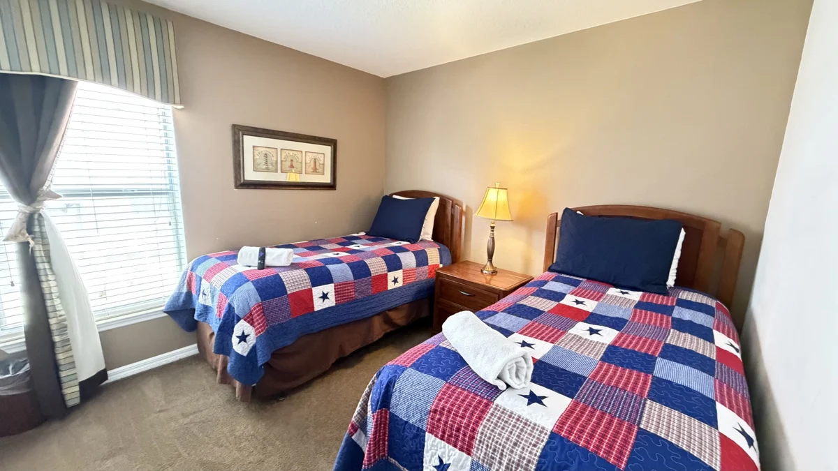 Bedroom 1 image 1