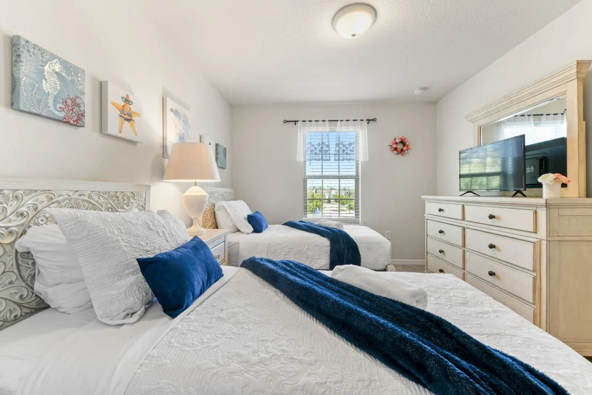 Bedroom 1 image 1