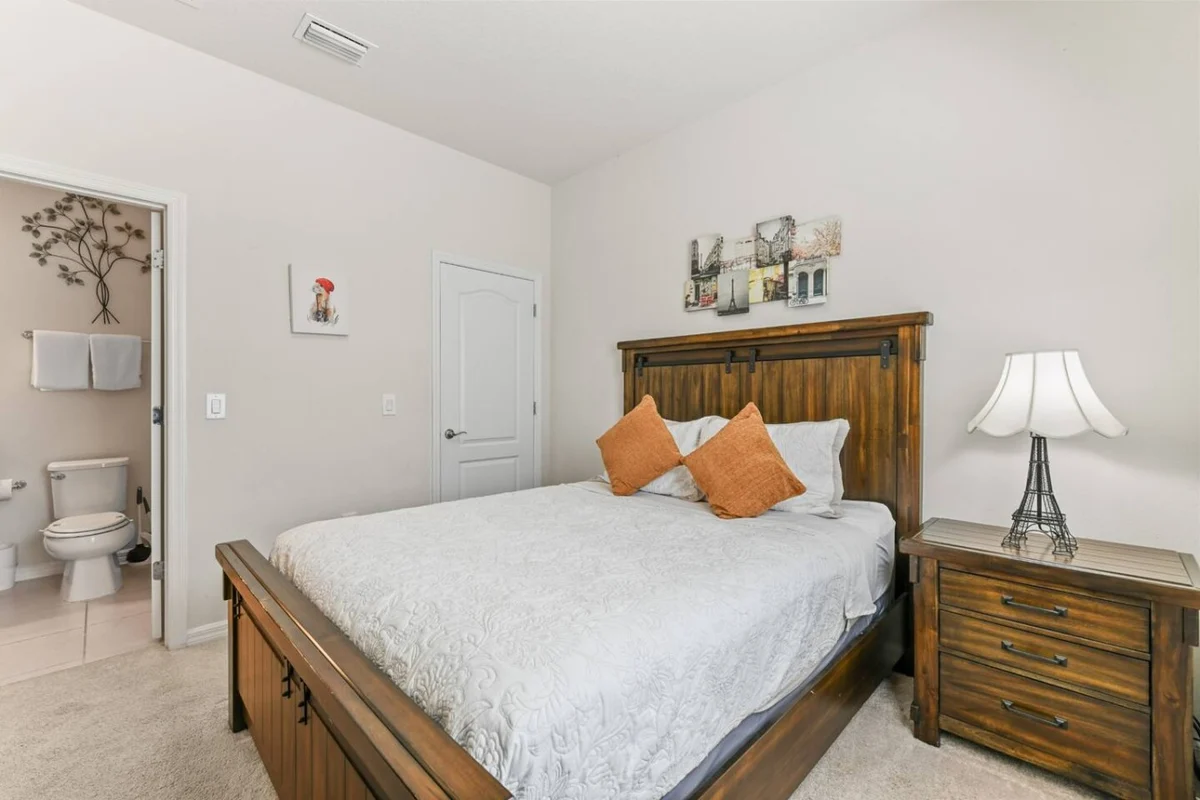 Bedroom 5 image 1