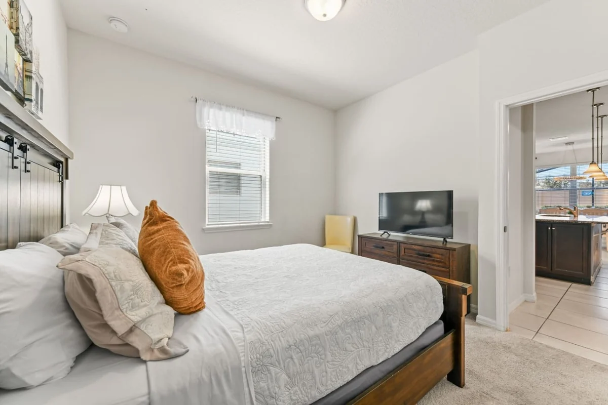 Bedroom 3 image 1