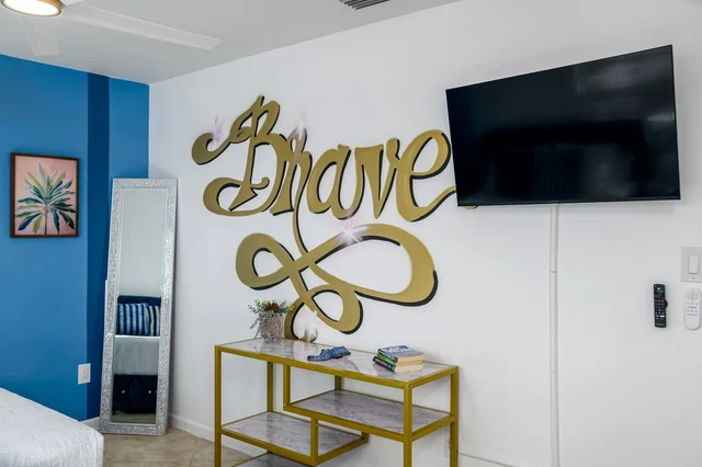 Bedroom 8 image 1
