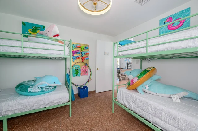 Bedroom 18 image 1
