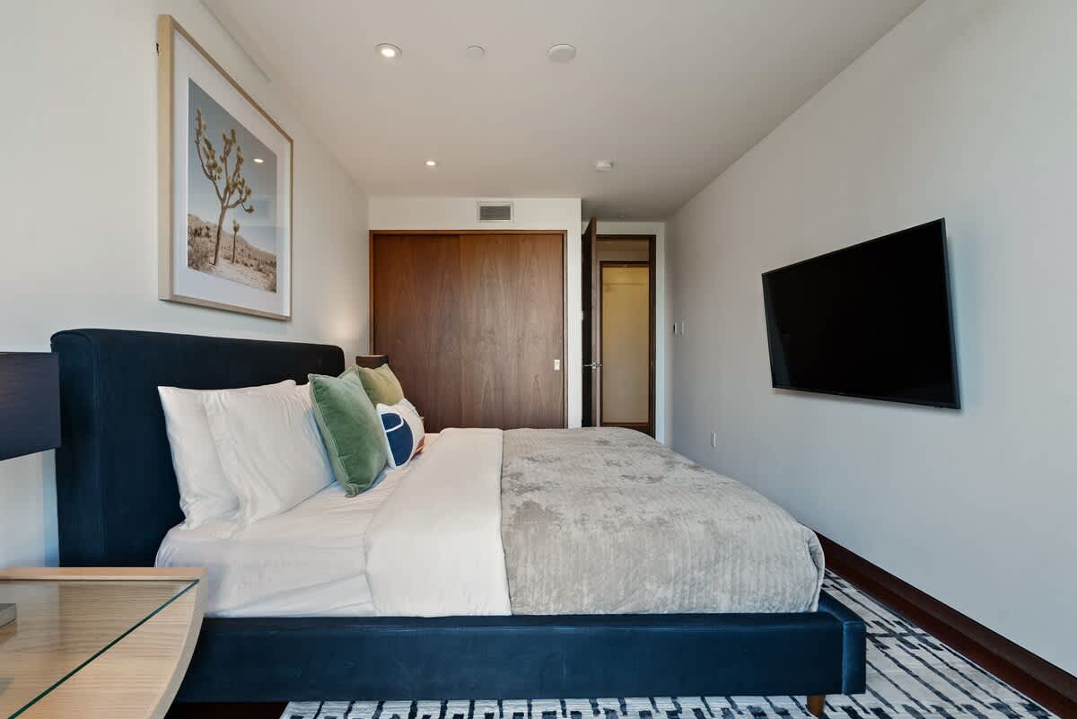 Bedroom 1 image 1