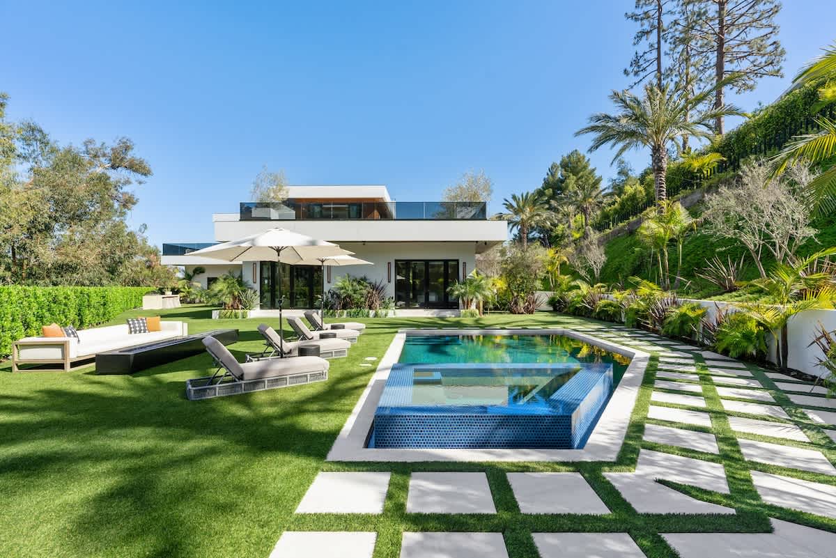 Home in Los Angeles property photo 2