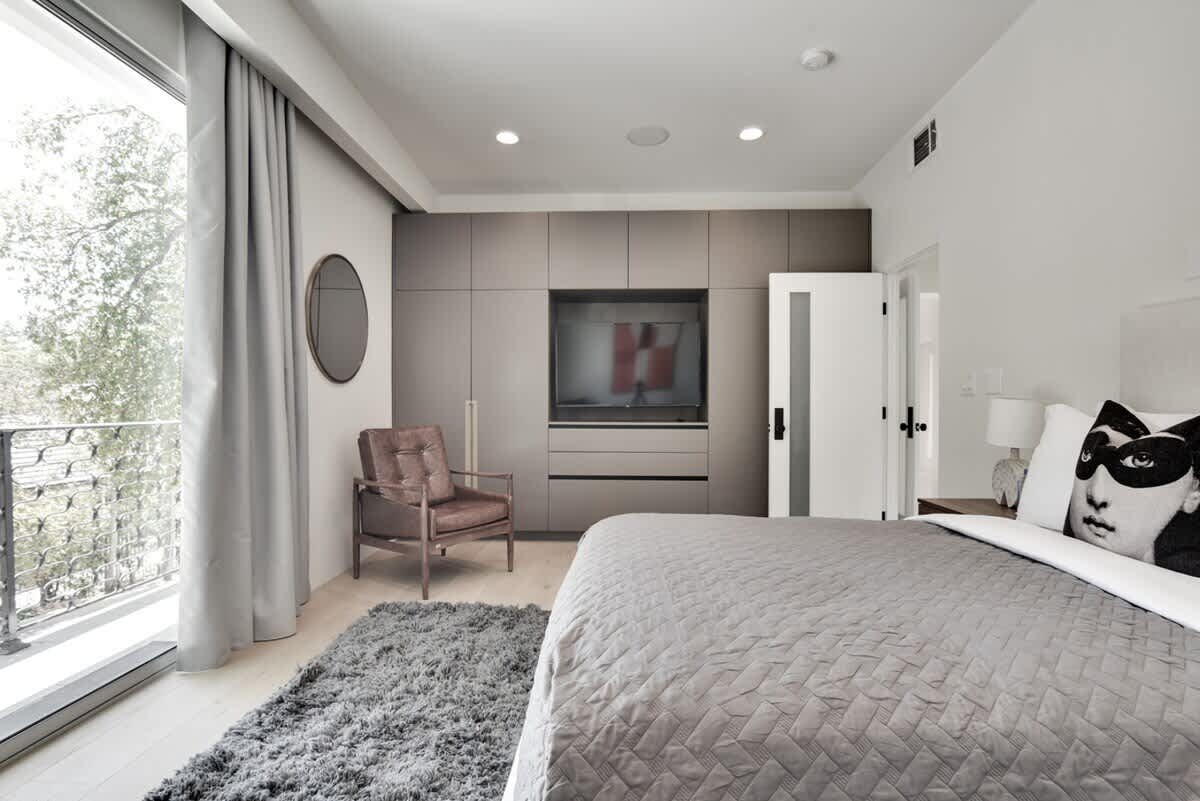Bedroom 2 image 1