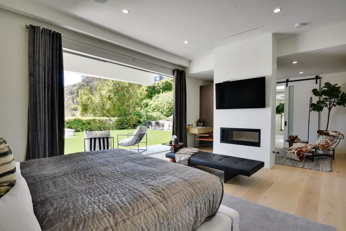 Bedroom 1 image 1