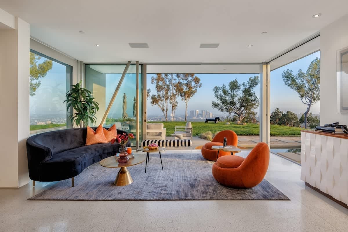 Property in Beverly Hills property photo 2