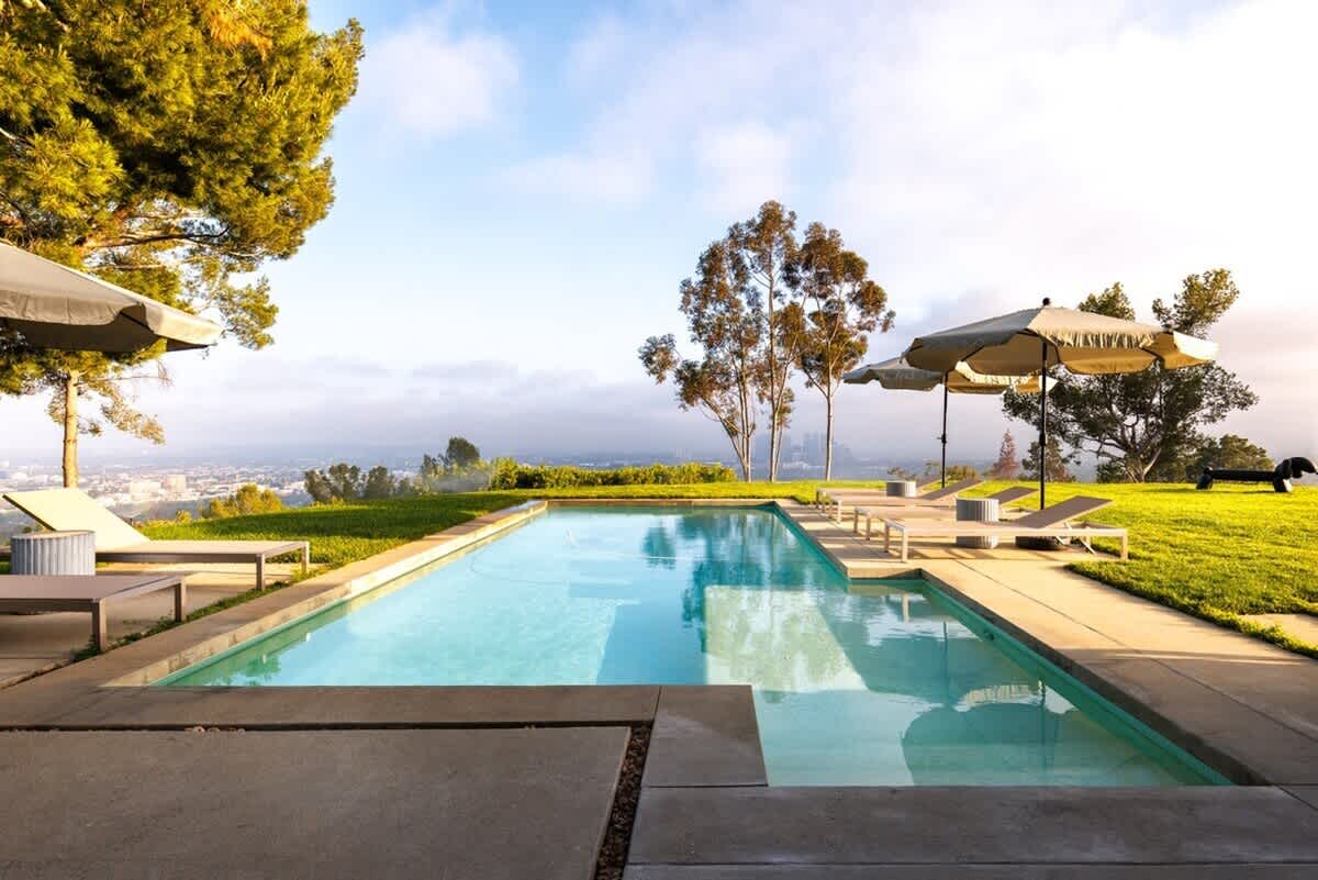 Property in Beverly Hills property photo 4