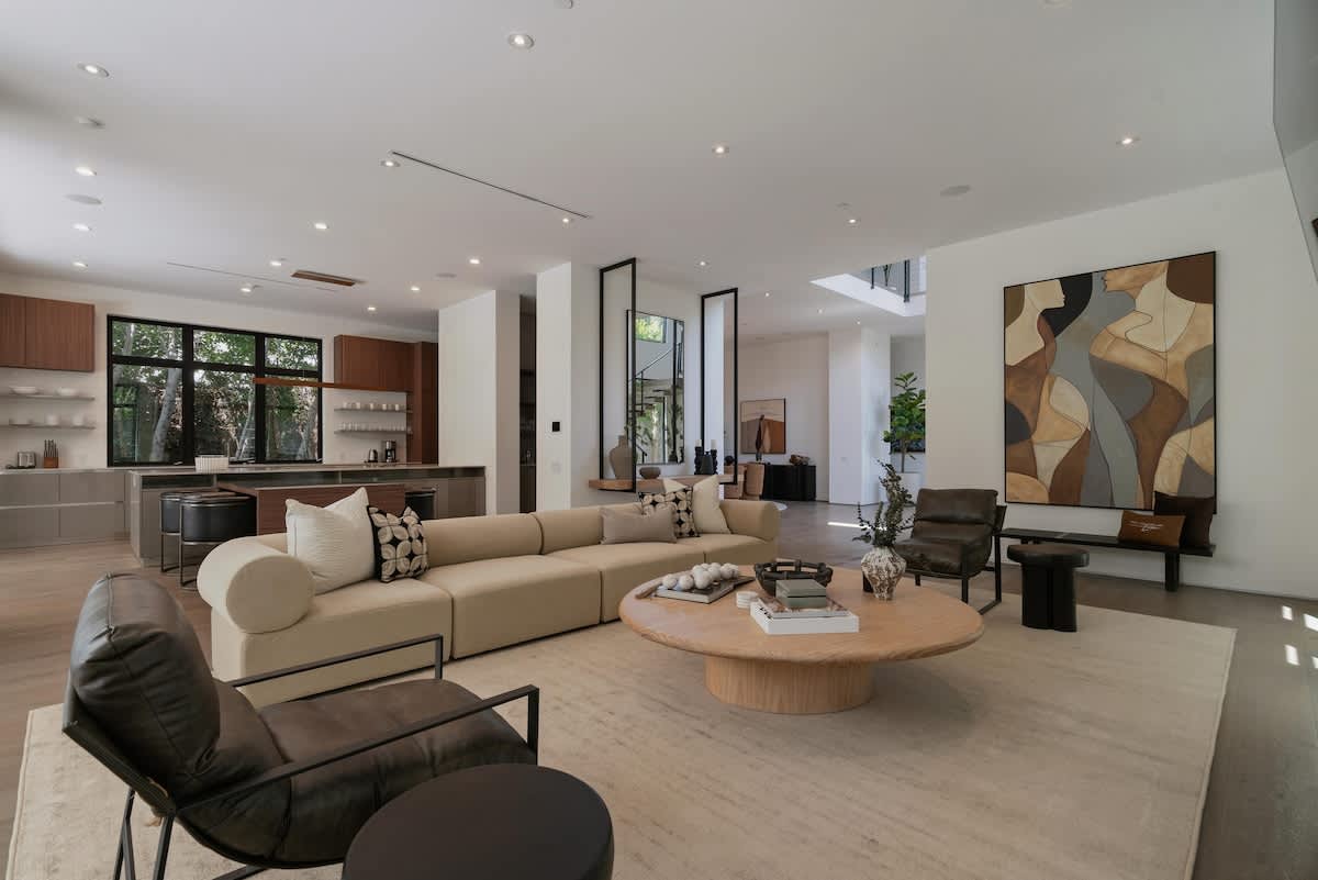 Home in Beverly Hills property photo 4