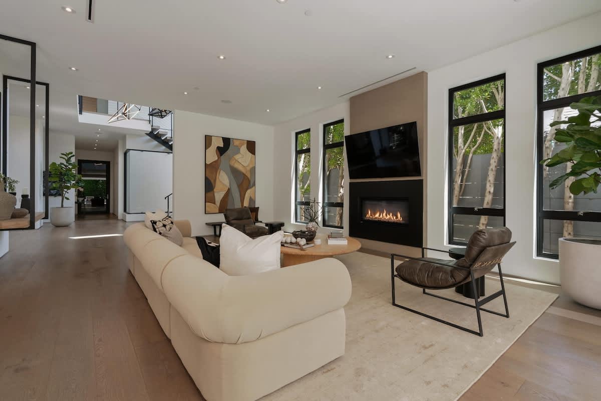 Home in Beverly Hills property photo 5