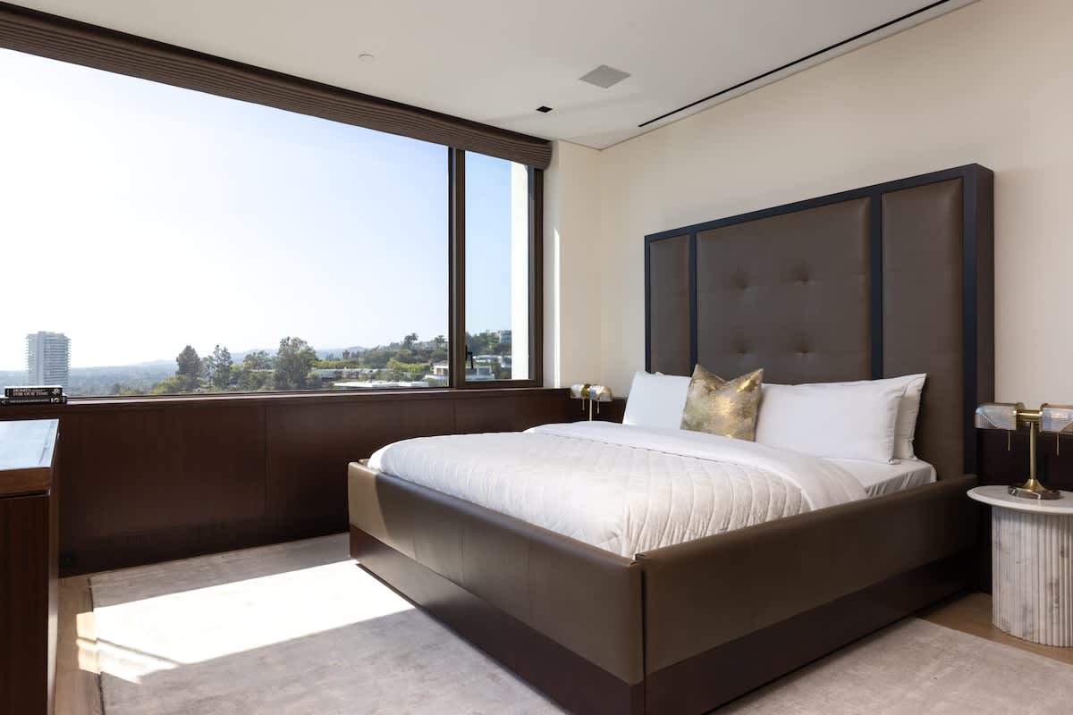Bedroom 1 image 1