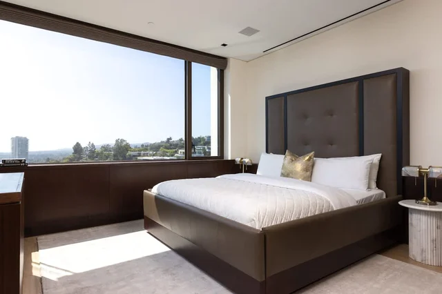Bedroom 1 image 1
