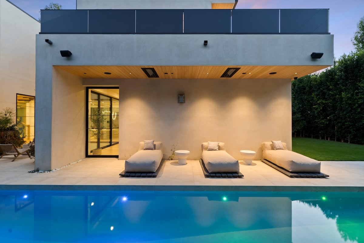 Home in Los Angeles property photo 4