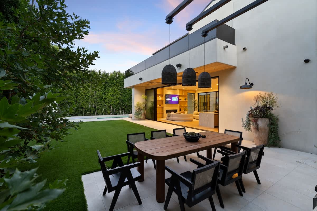 Home in Los Angeles property photo 3