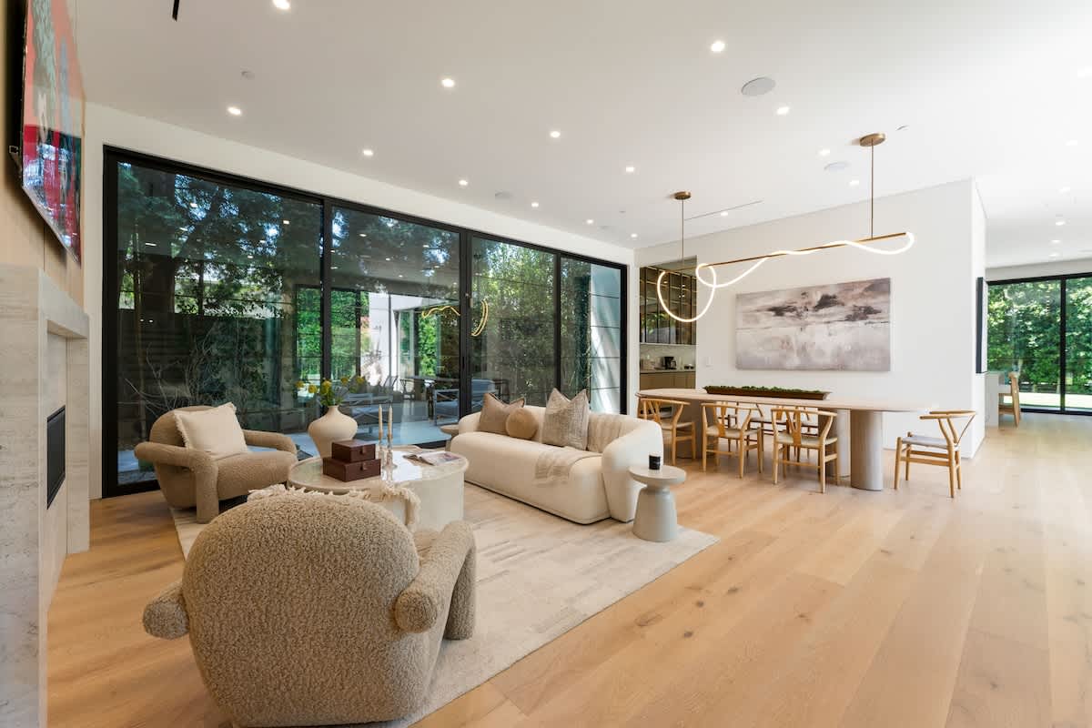 Home in Los Angeles property photo 5