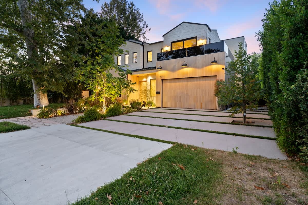 Home in Los Angeles property photo 2