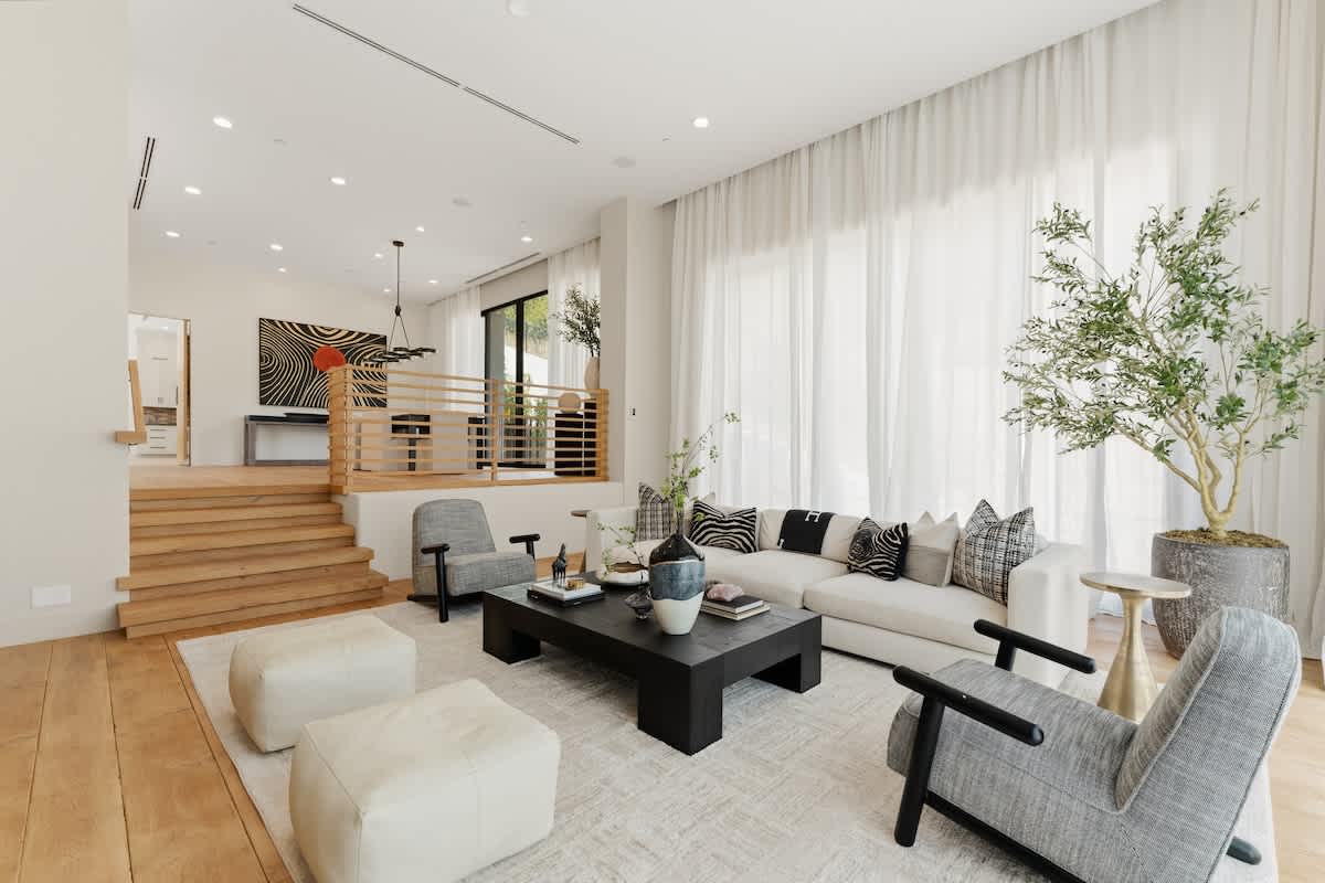 Property in Los Angeles property photo 2