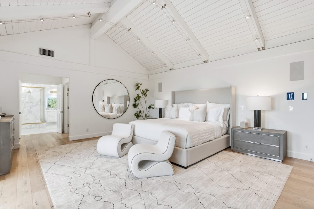 Home in Los Angeles property photo 3