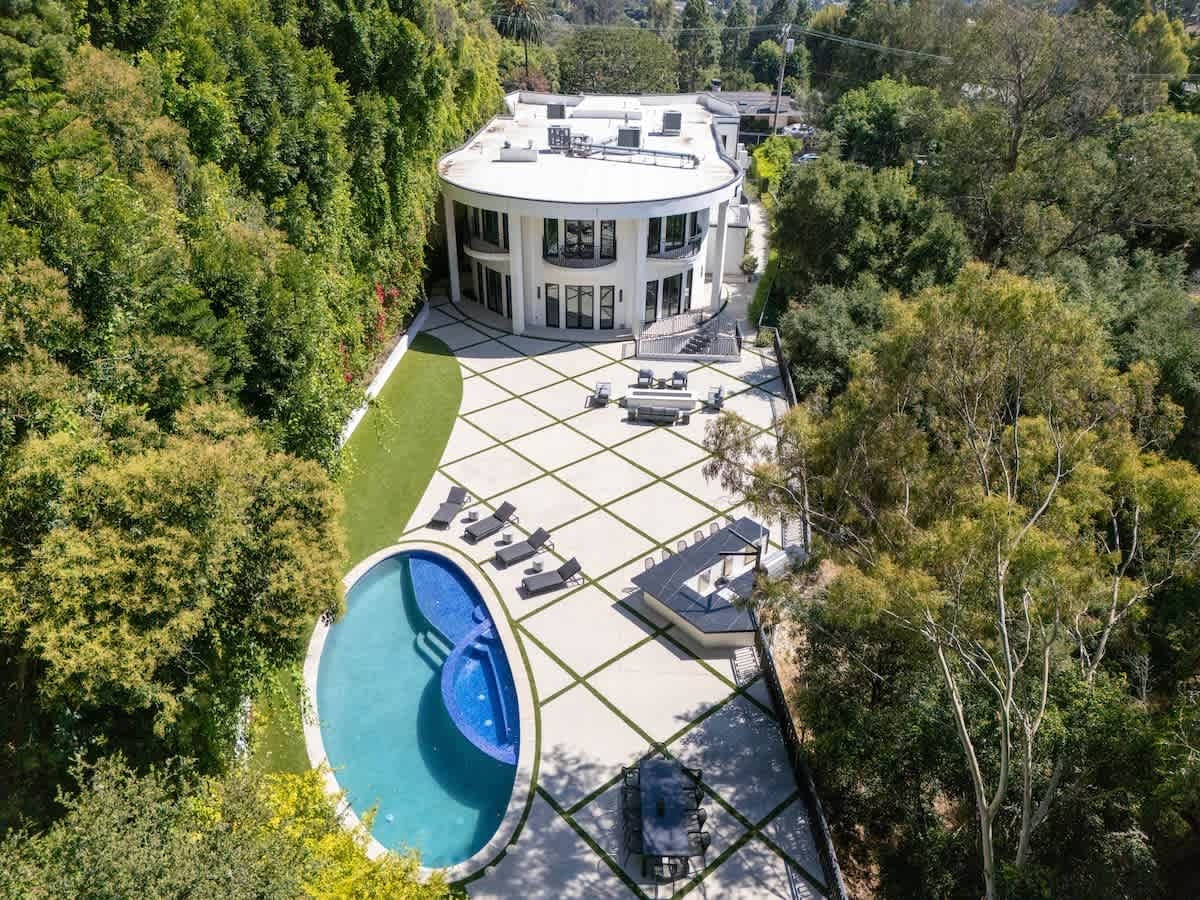 Home in Los Angeles property photo 2